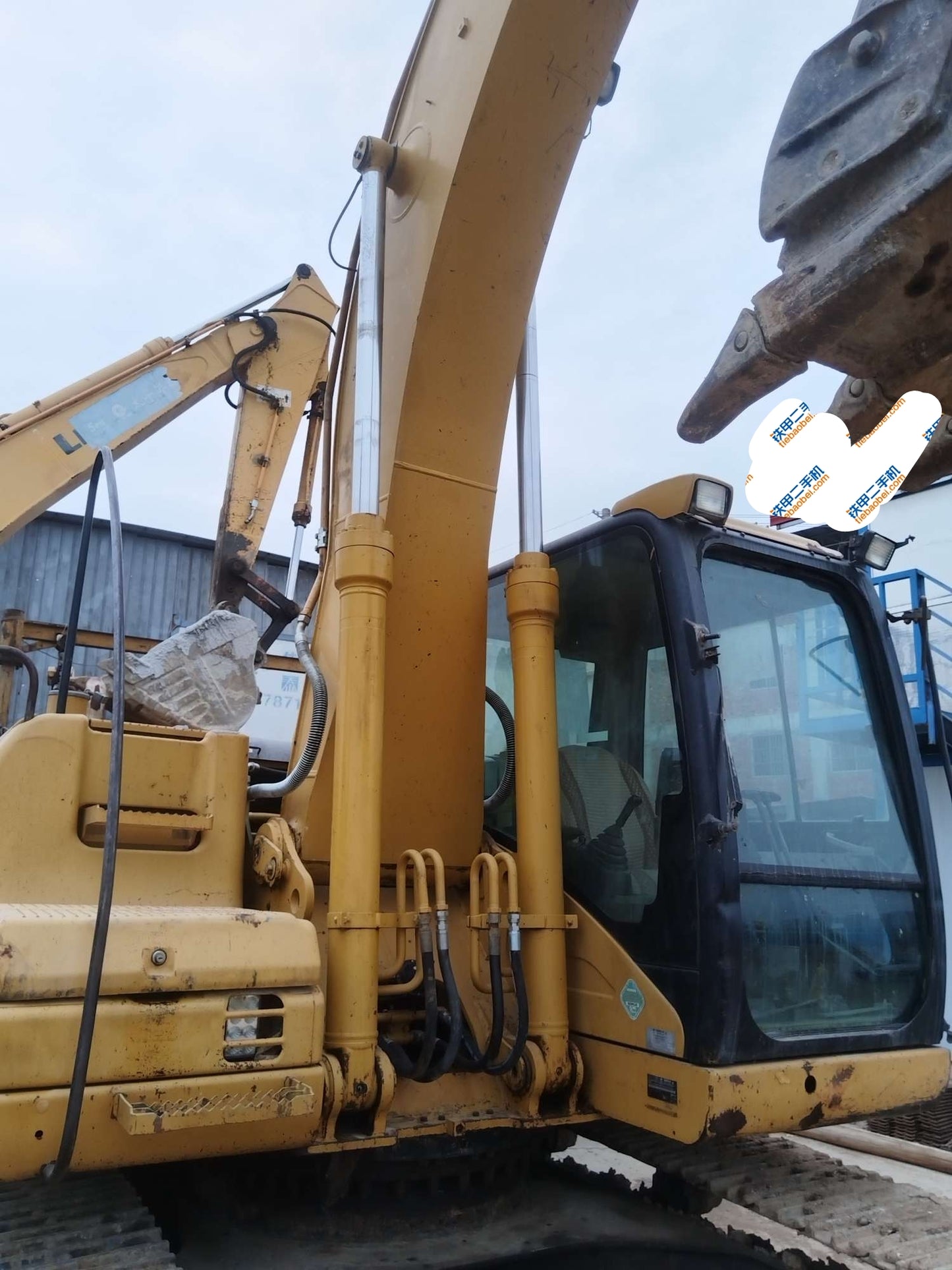 Excavadora R275LVS Hyundai