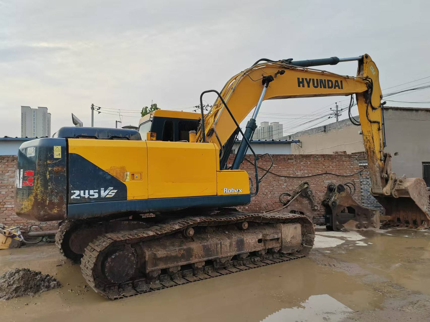 Excavadora R215VS Hyundai