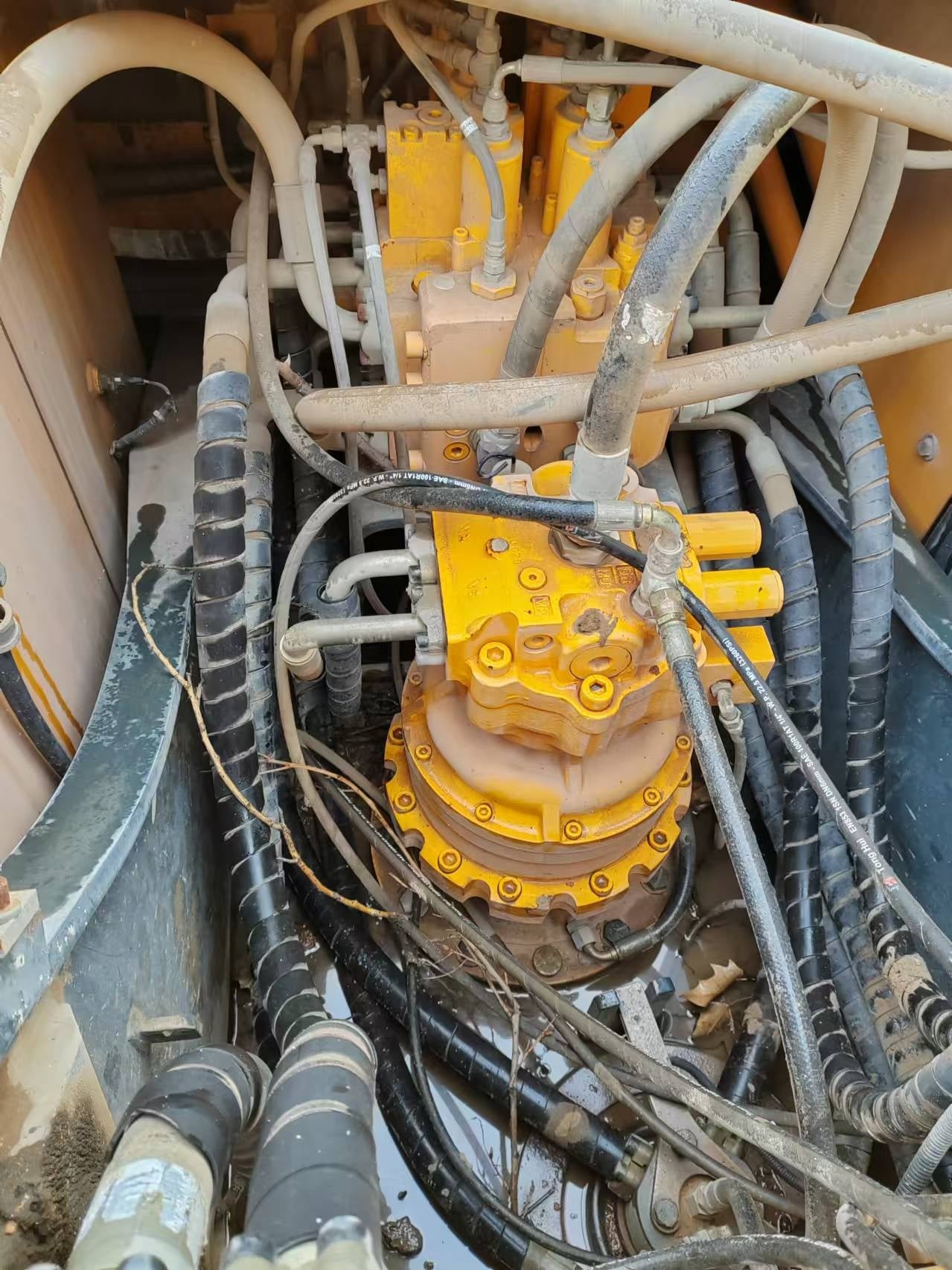 Excavadora R215VS Hyundai