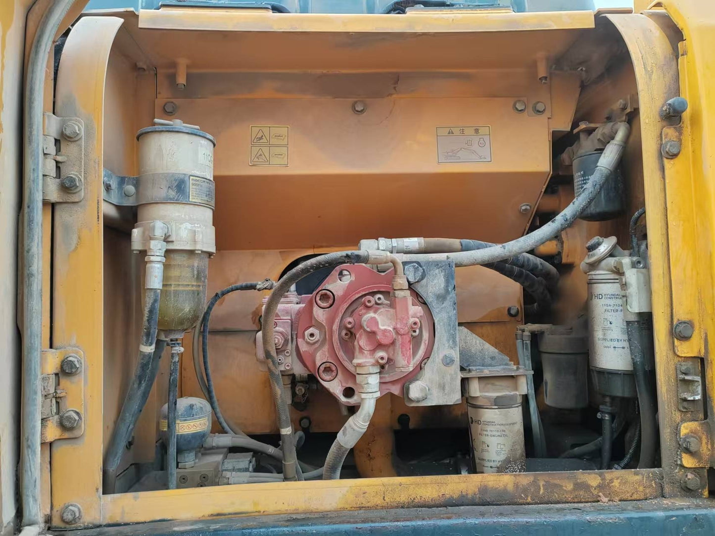 Excavadora R215VS Hyundai