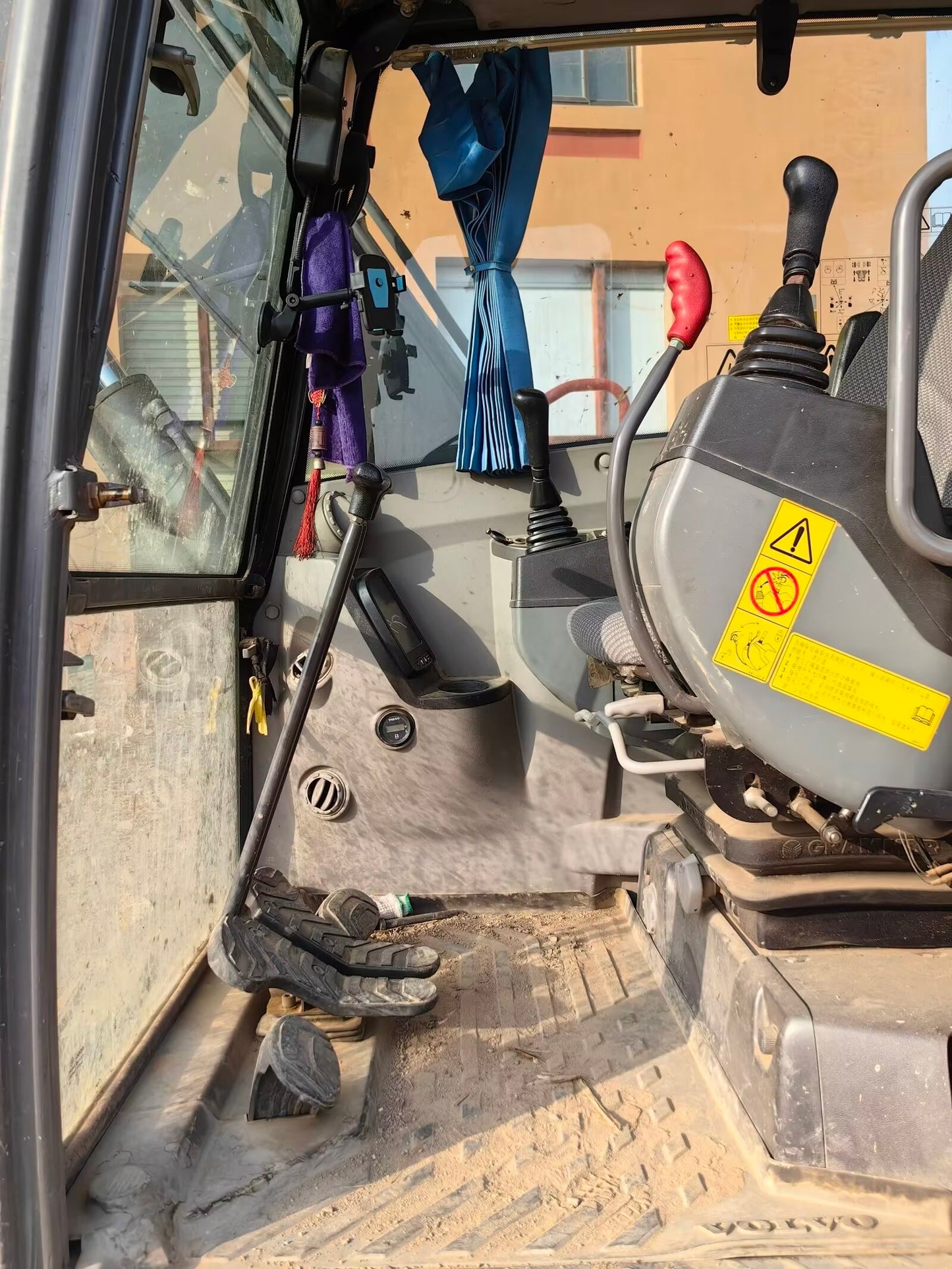 Excavadora EC75D Volvo