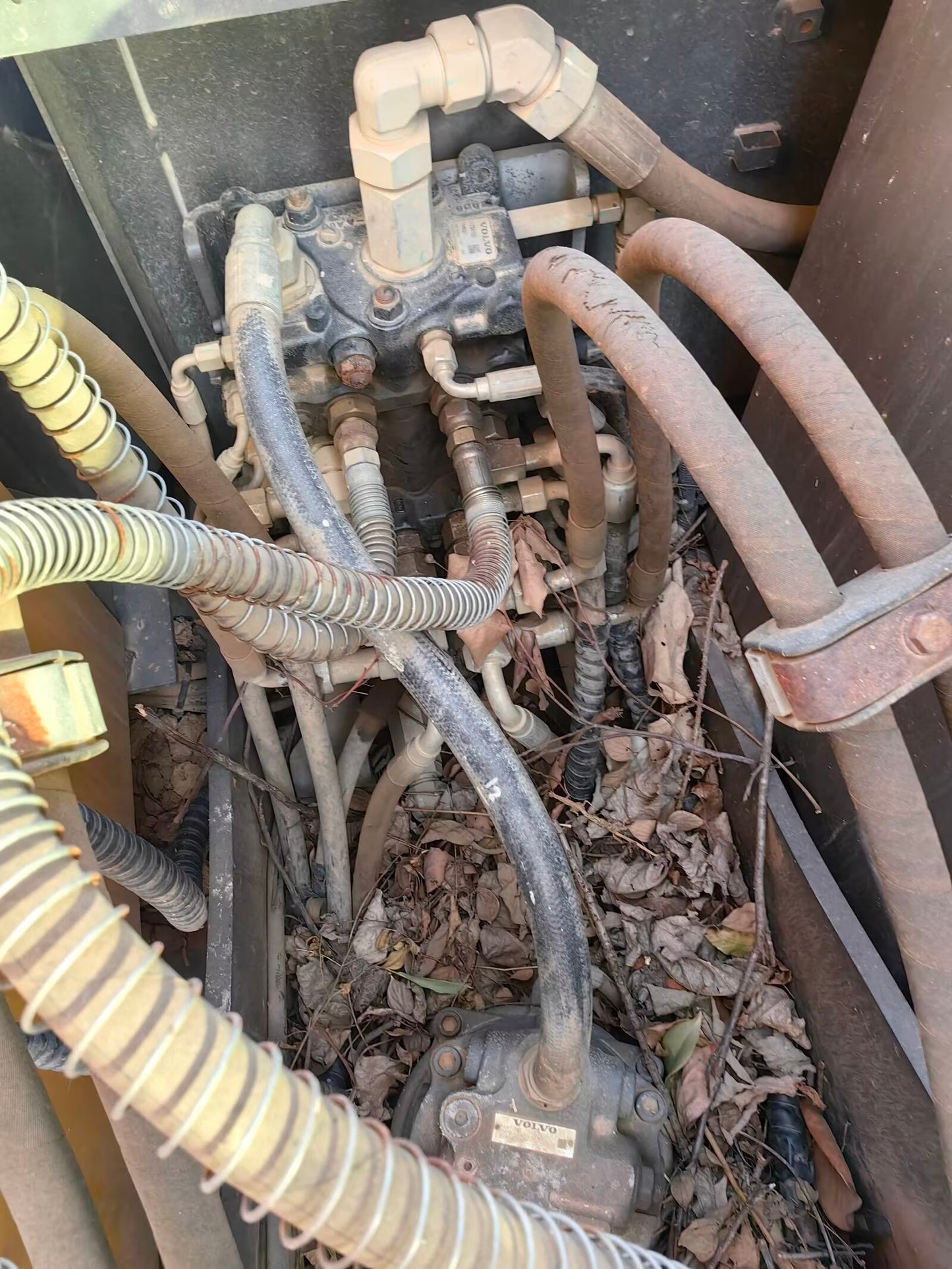 Excavadora EC75D Volvo
