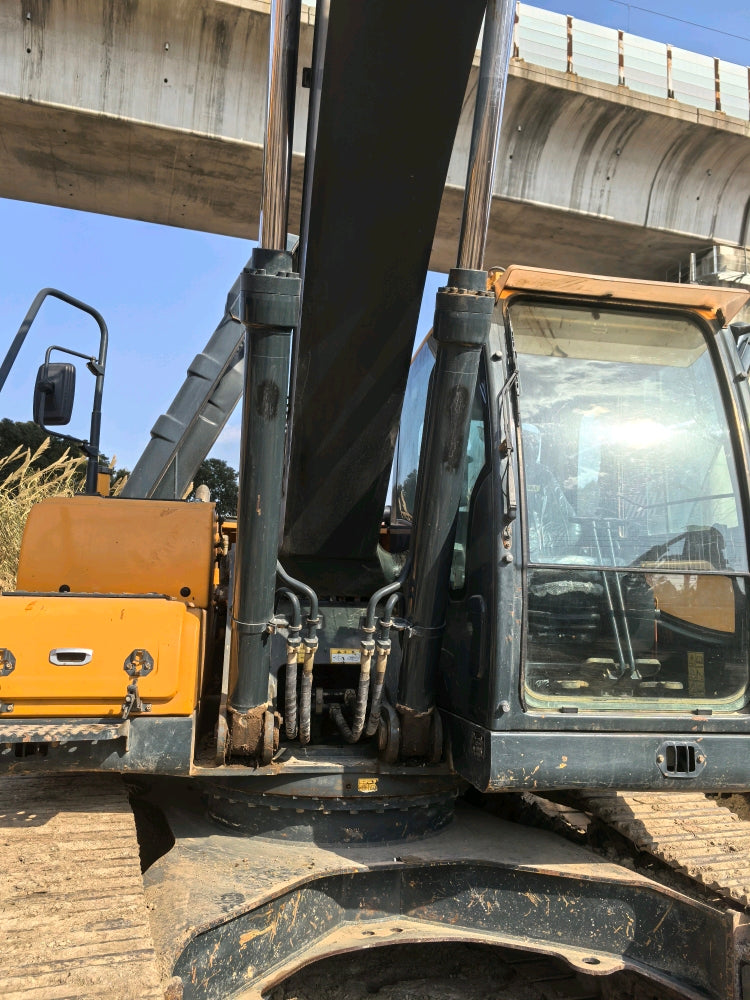 Excavadora R225LVS Hyundai
