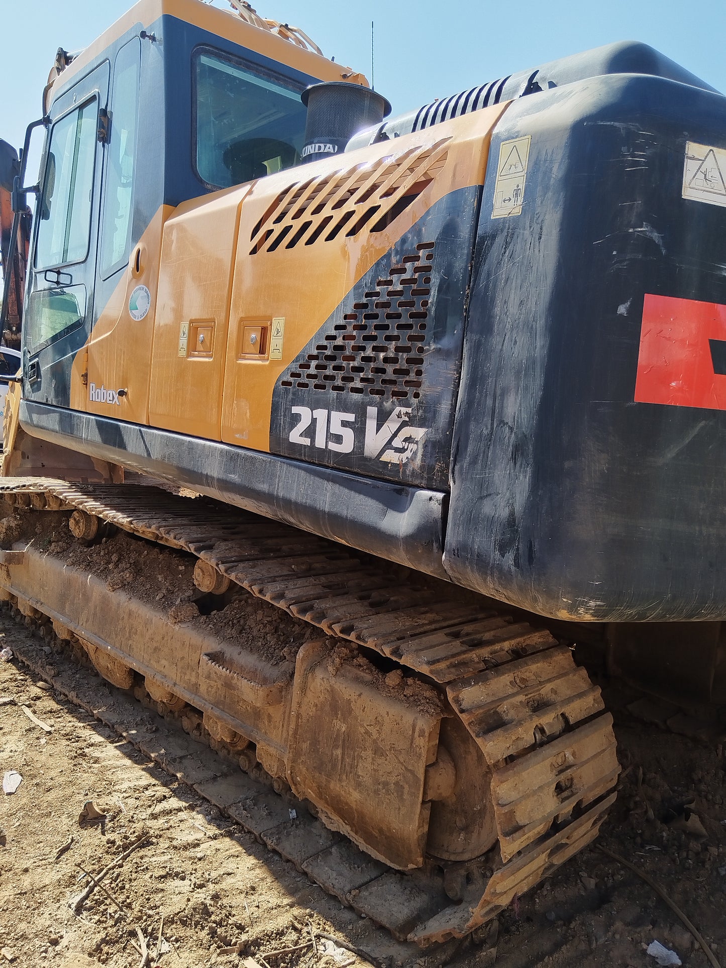 Excavadora R215LVS Hyundai