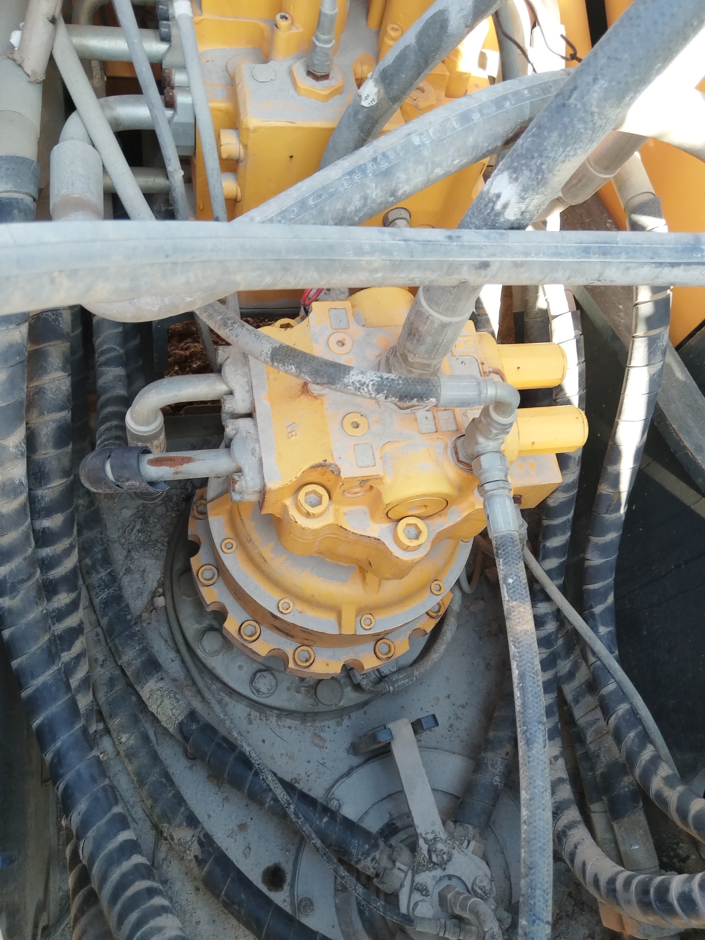 Excavadora R215LVS Hyundai
