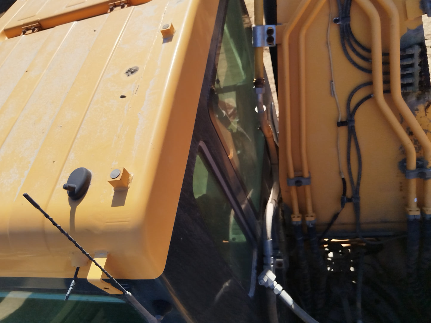 Excavadora R215LVS Hyundai
