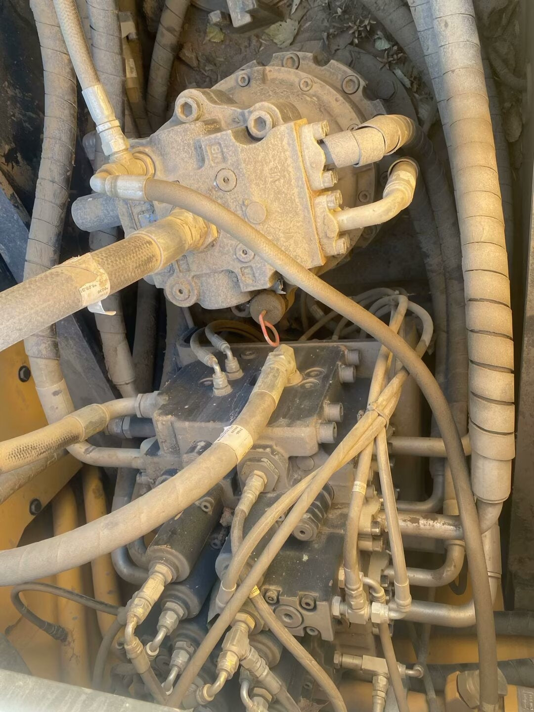 Excavadora R225LVS Hyundai