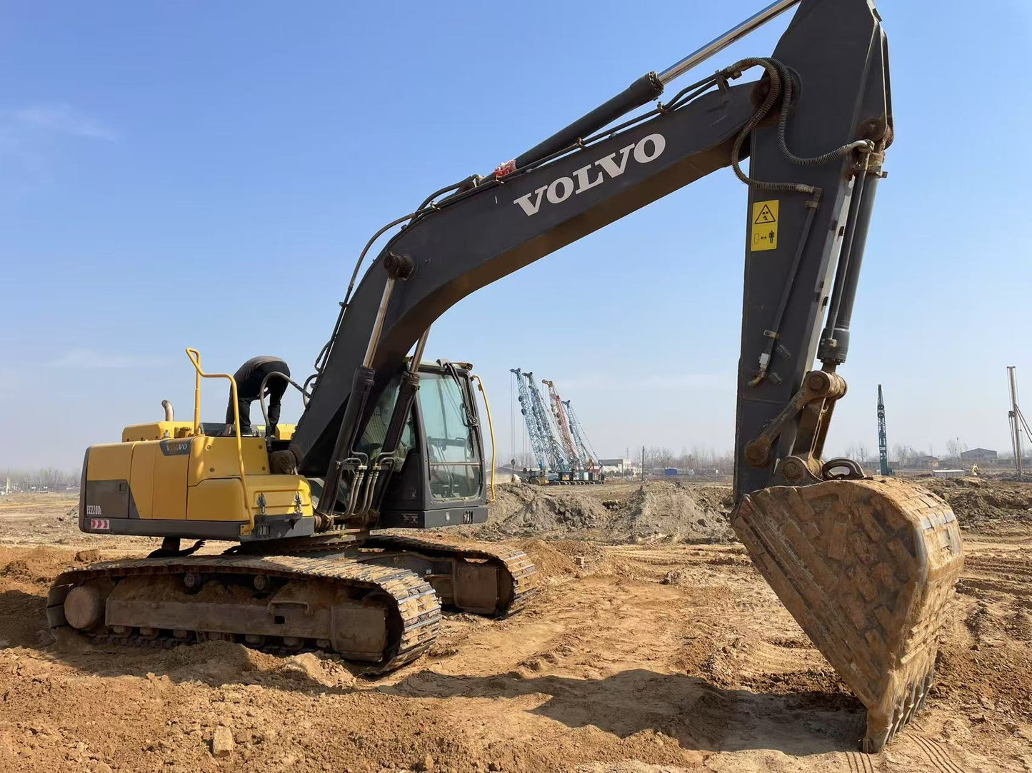 Excavadora EC220D Volvo