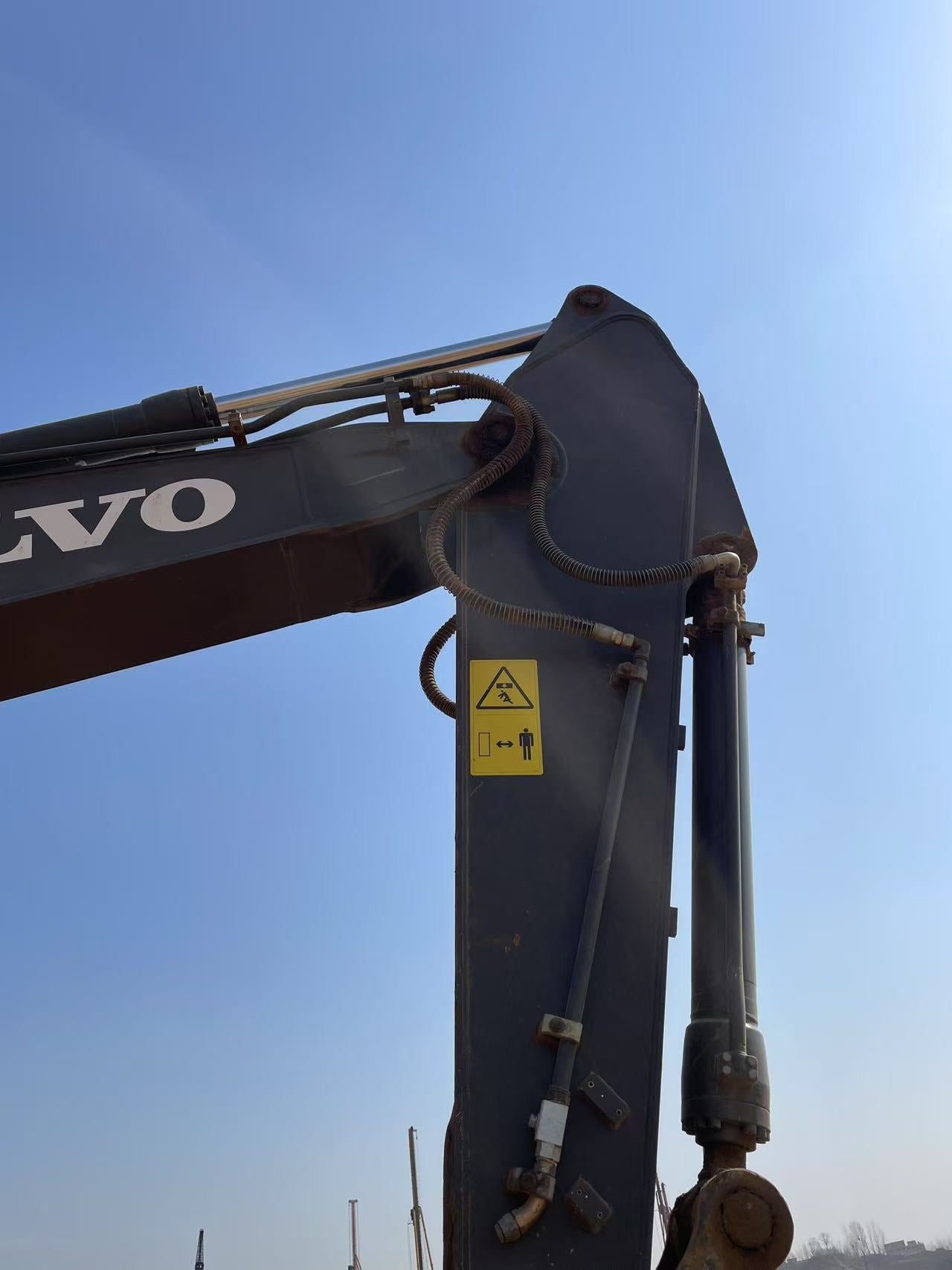 Excavadora EC220D Volvo
