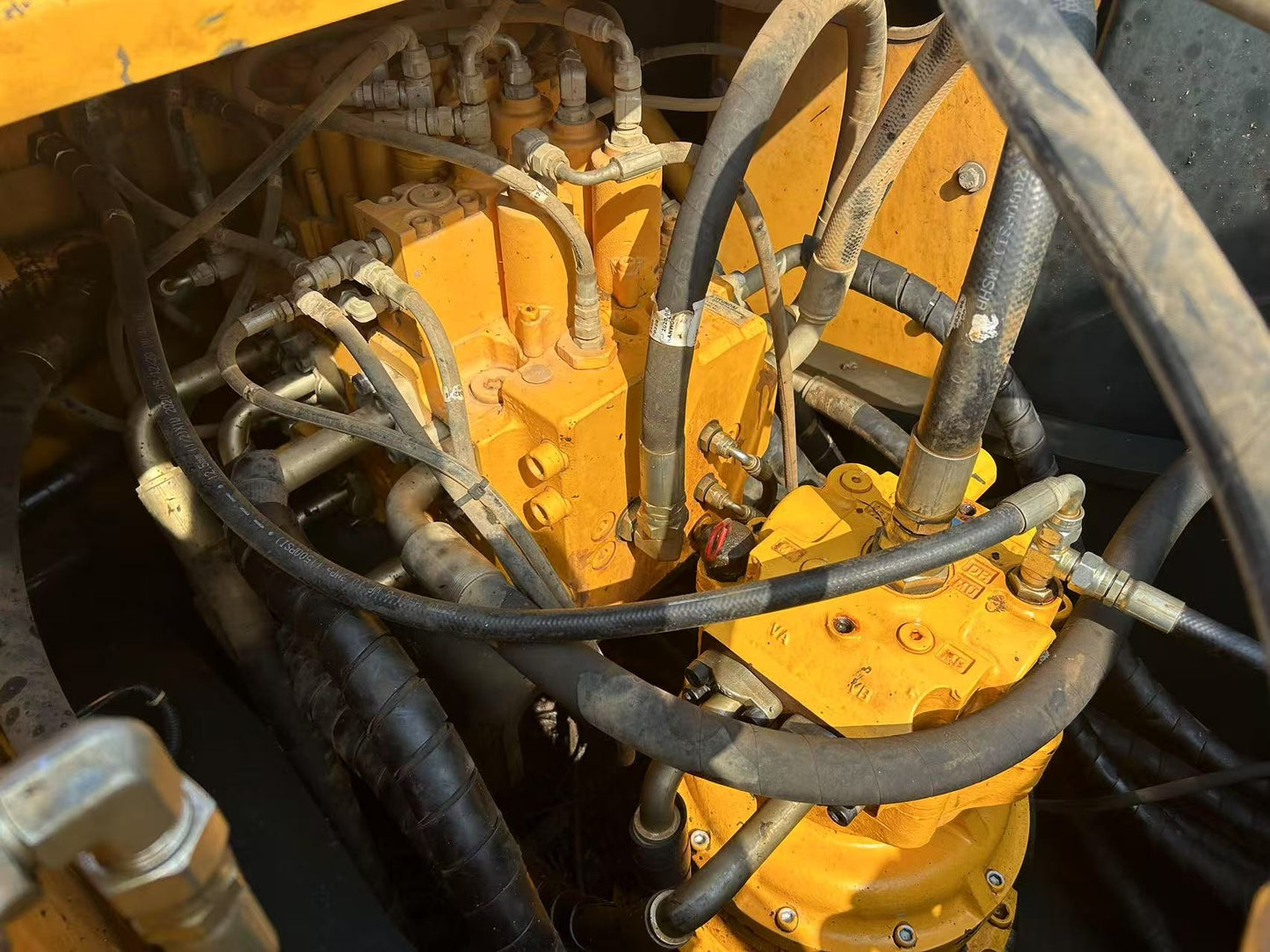 Excavadora R215VS Hyundai