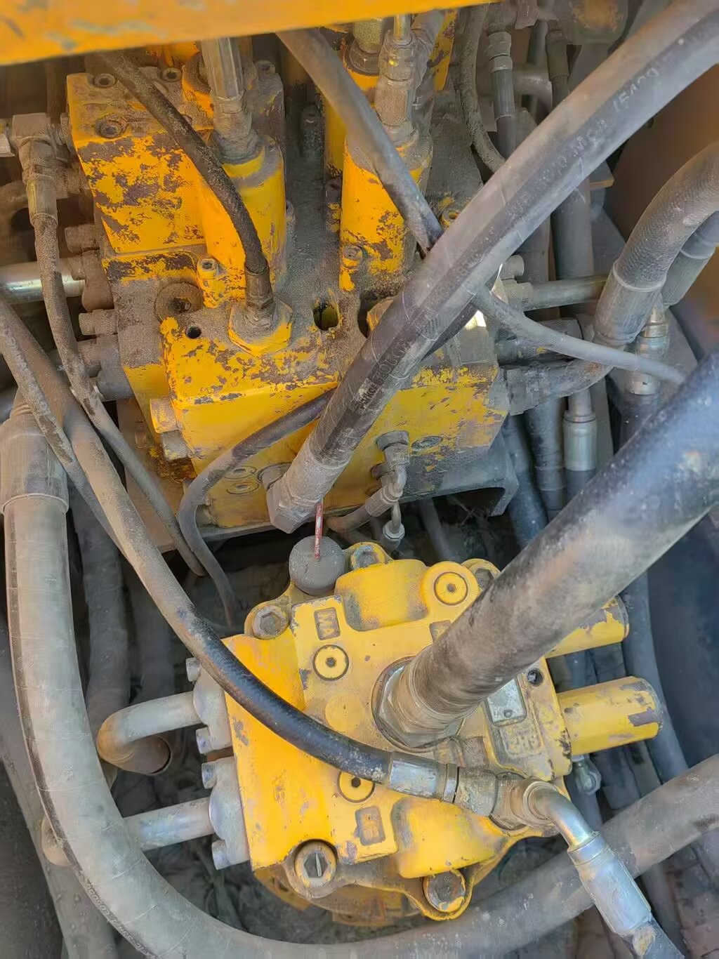 Excavadora R215LVS Hyundai