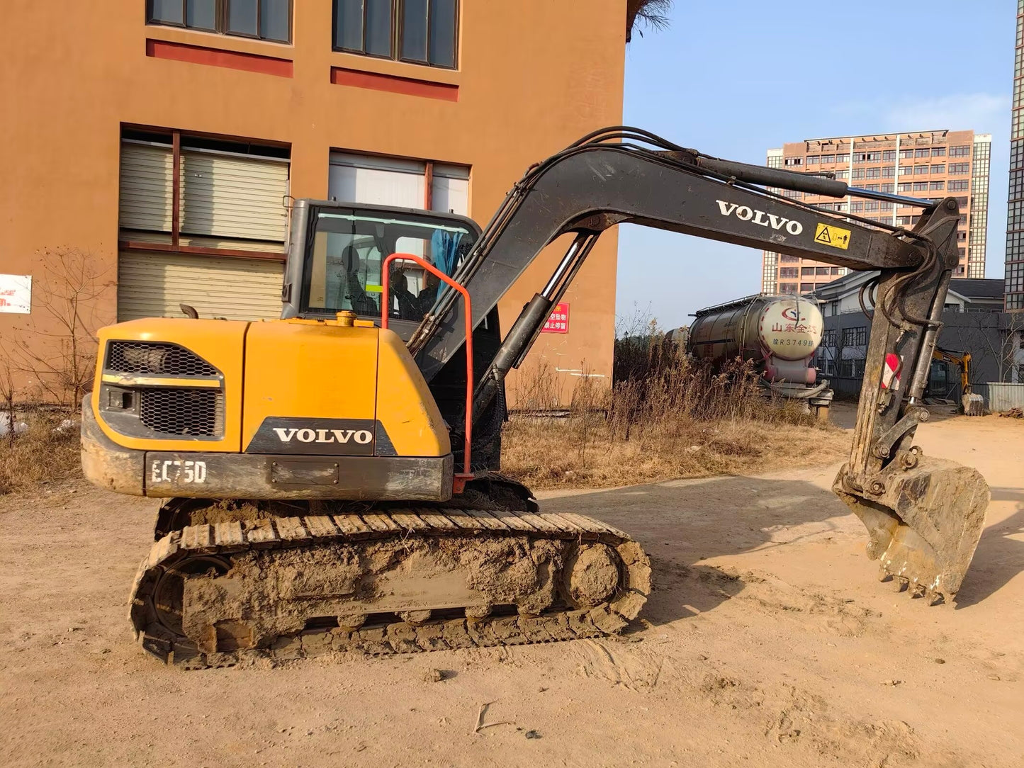 Excavadora EC75D Volvo
