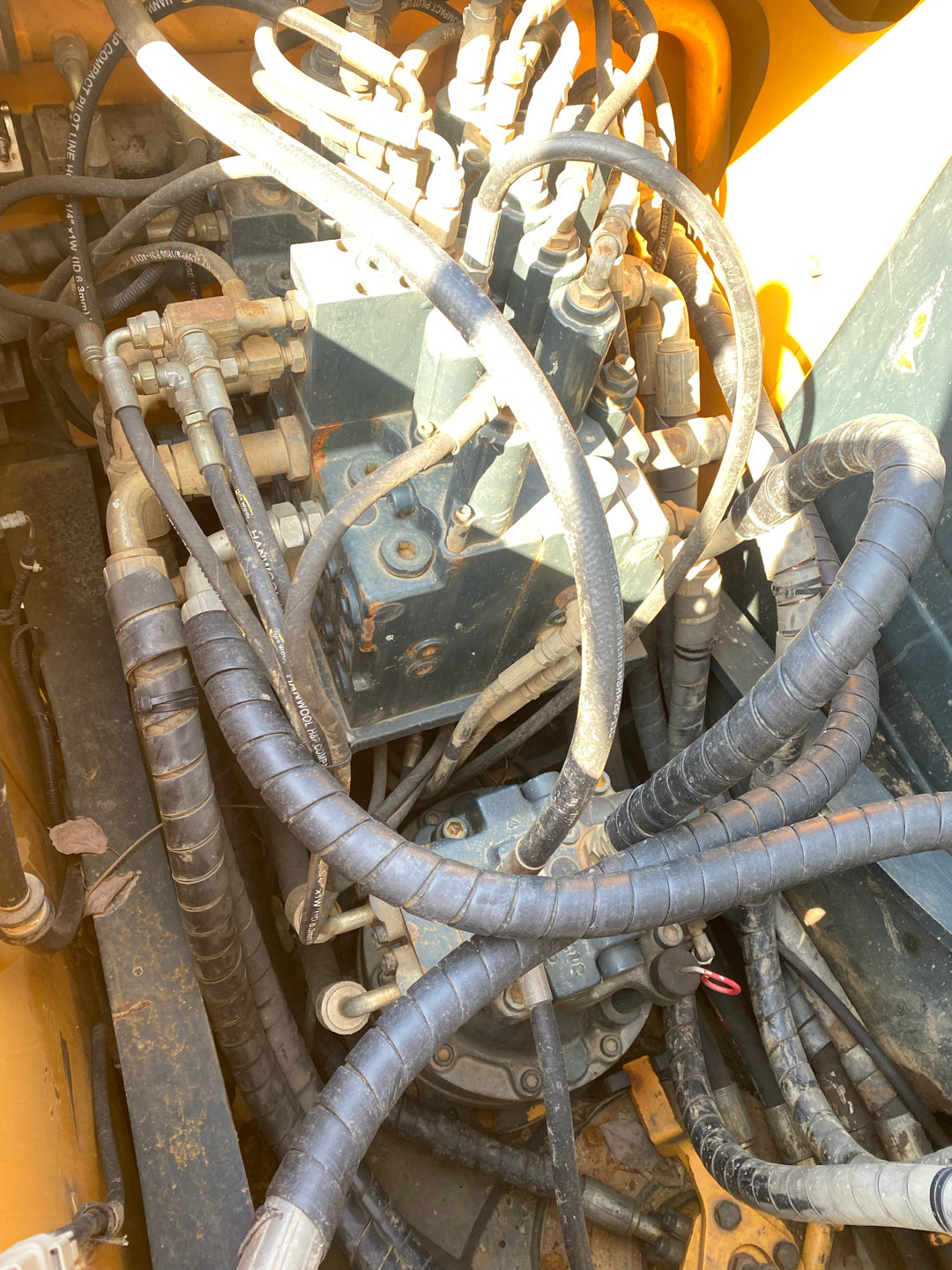 Excavadora R110VS Hyundai