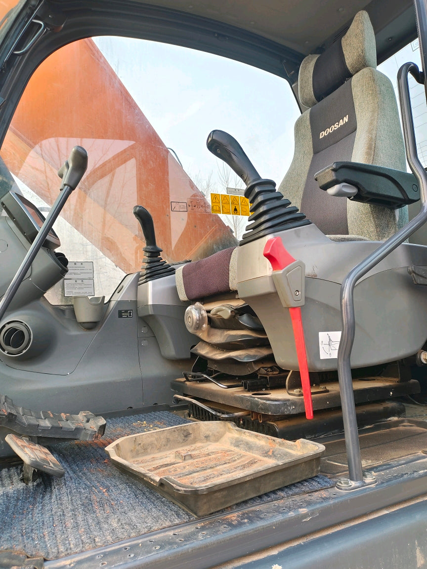 Excavadora DX215-9CN Doosan